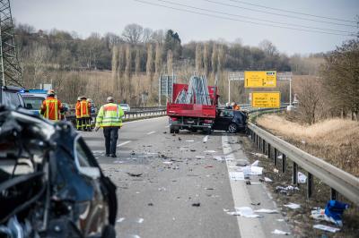 Plochingen: LKW rast in Unfallstelle - mehrere Schwerverletzte darunter ein Kind